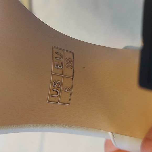 Woman's shoes - Picture 7 of 11